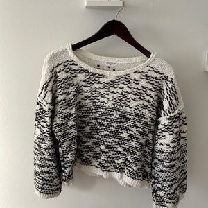 Vestique black and white sweater size medium